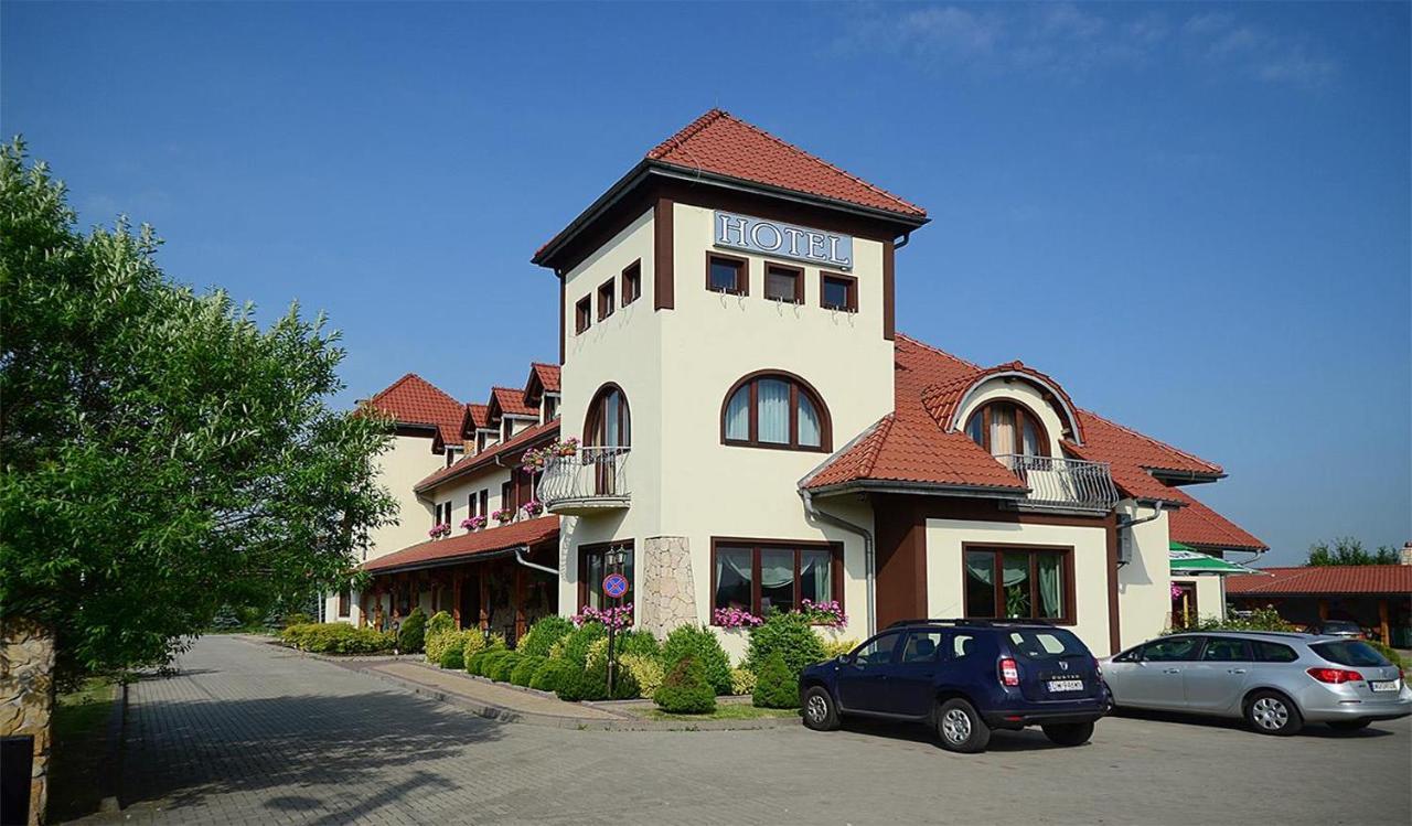 Hotel Tyniecki Krakow Bagian luar foto